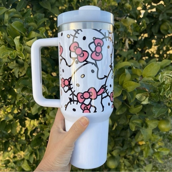 Sanrio Hello Kitty Tumbler 40 oz tumbler with hand carry handle. Brand New. 40 O - Picture 4 of 4